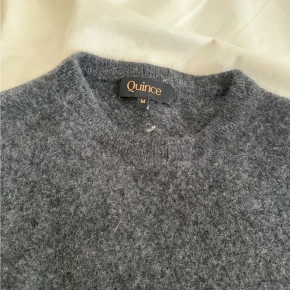 Quince charcoal cashmere sweater men’s M fits like women’s small/XS - Picture 5 of 8